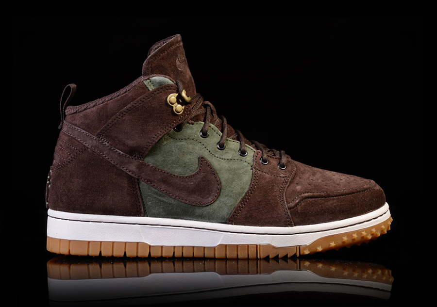 NIKE DUNK CMFT OLIVE ARMY ARMY OLIVE/BAROQUE BROWNSAIL pour €105,00
