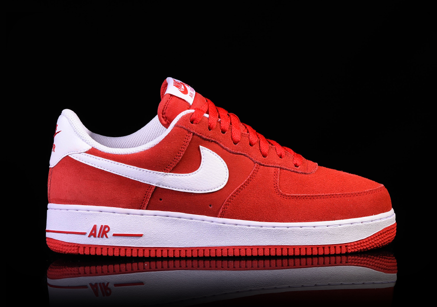 NIKE AIR FORCE 1 '07 UNIVERSITY RED pour €87,50 | Basketzone.net