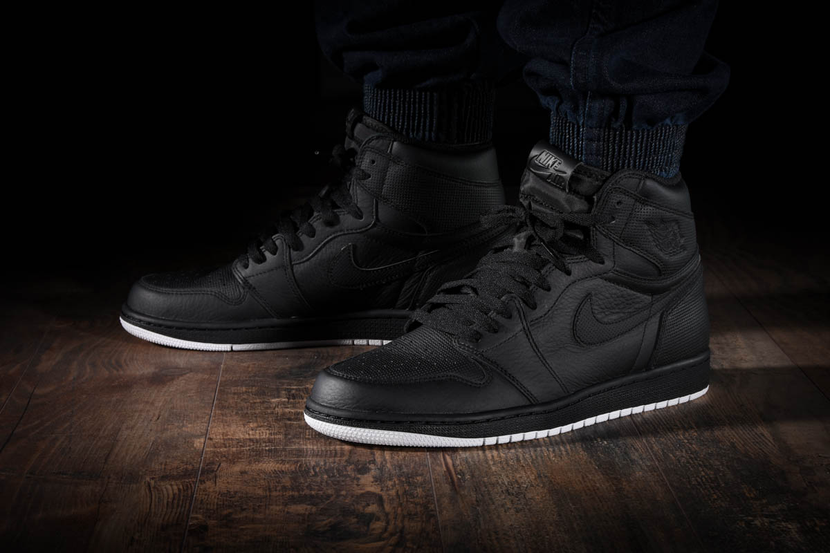 NIKE AIR JORDAN 1 RETRO HIGH OG BLACKOUT