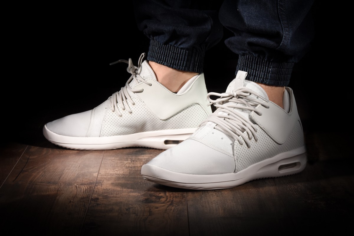 NIKE AIR JORDAN FIRST CLASS LIGHT BONE