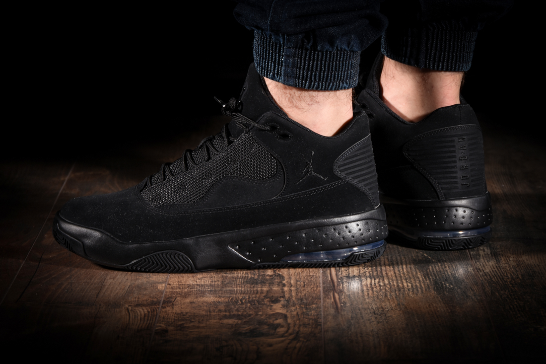 nike jordan aura 2 black