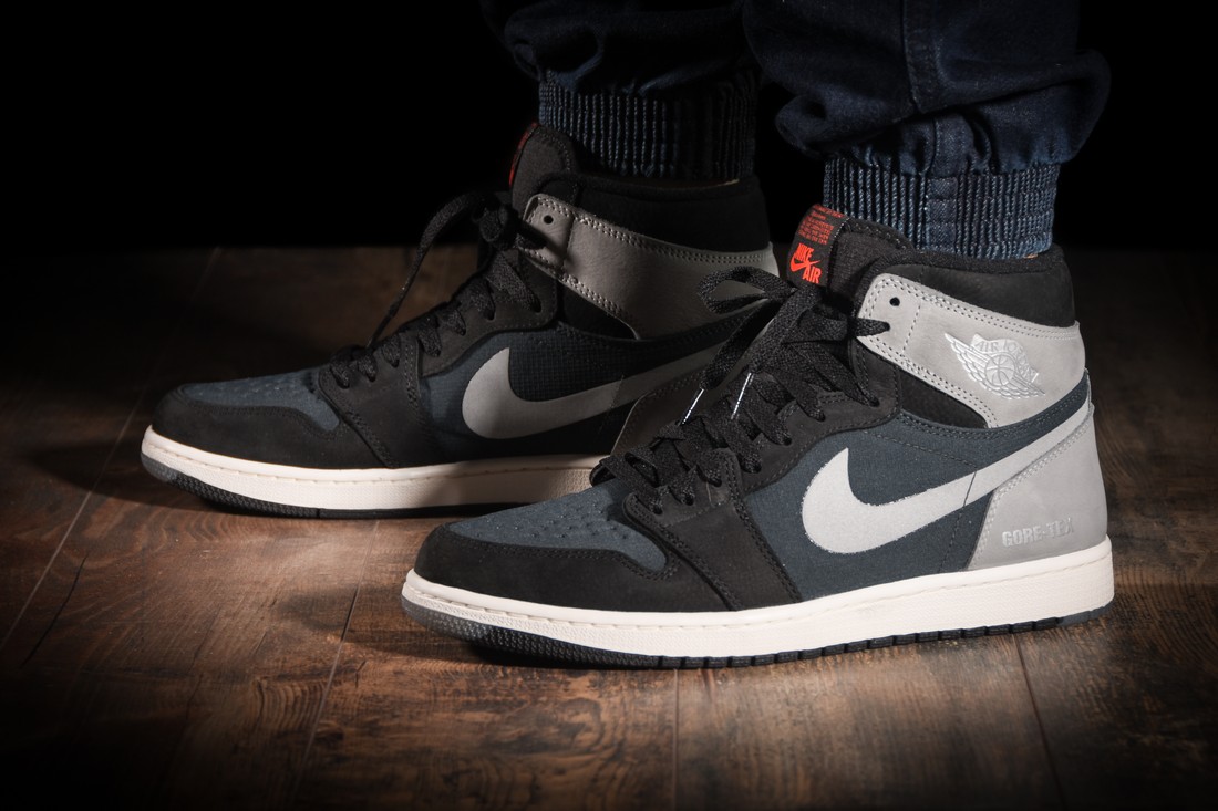 NIKE AIR JORDAN 1 RETRO HIGH ELEMENT GORE-TEX BLACK PARTICLE GREY