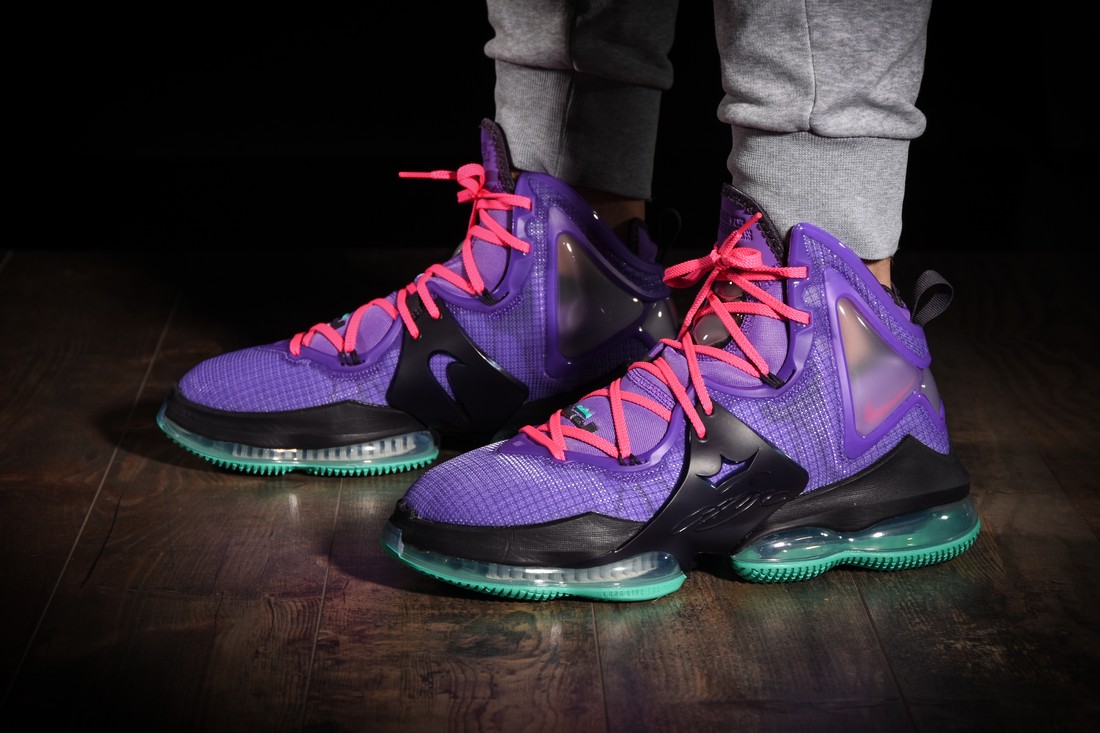 NIKE LEBRON 20 DJ BRON WILD BERRY für €20,20   kicksmaniac.com